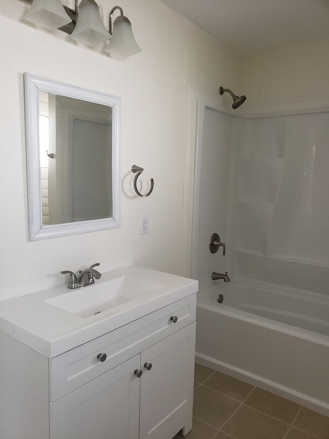 Building Photo - Remodeled/Updated home for Rent.