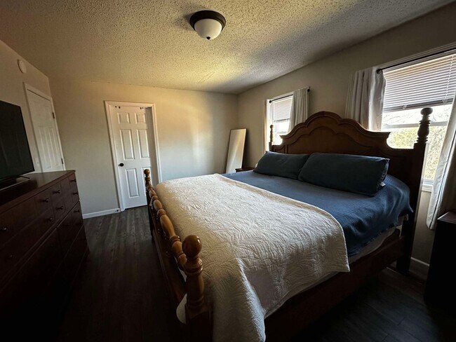 Building Photo - 3 Bedroom, 2 bath home for rent in Waynesville