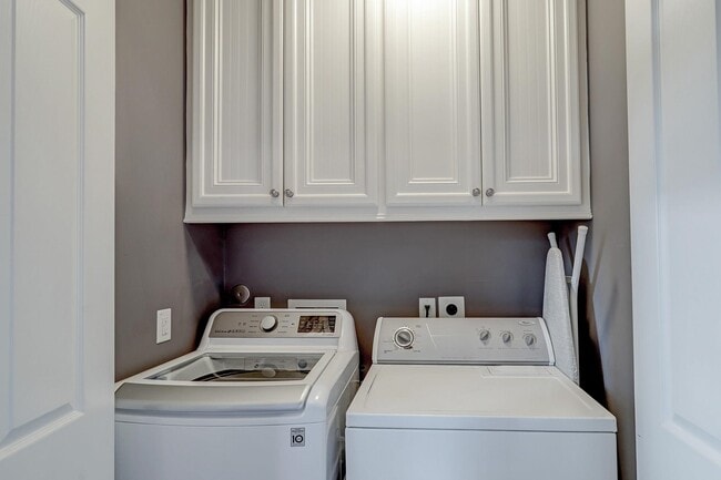 Building Photo - 1302 W 21st St