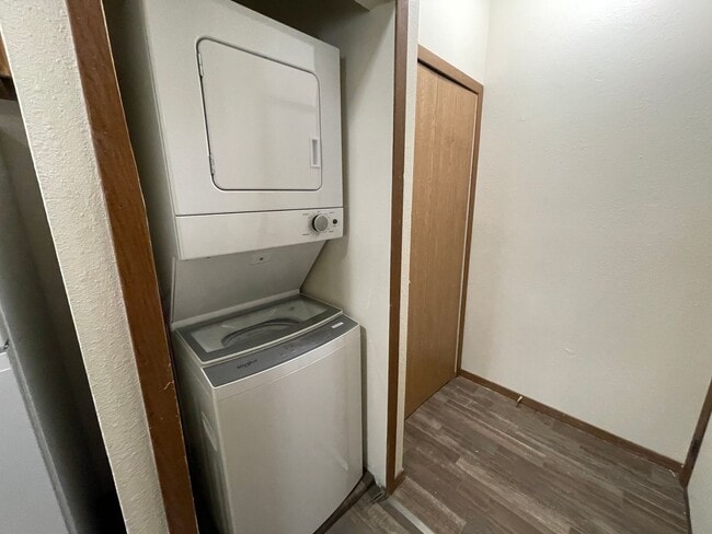 Building Photo - Spacious 3 bedroom, 1 bath Located in West Fargo.