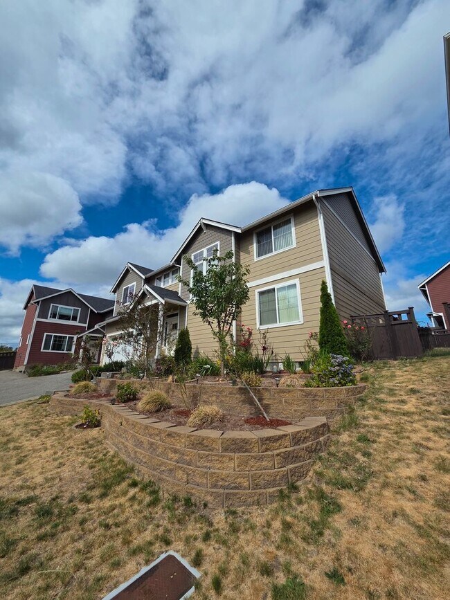 Building Photo - 2524 Jacaranda Ave