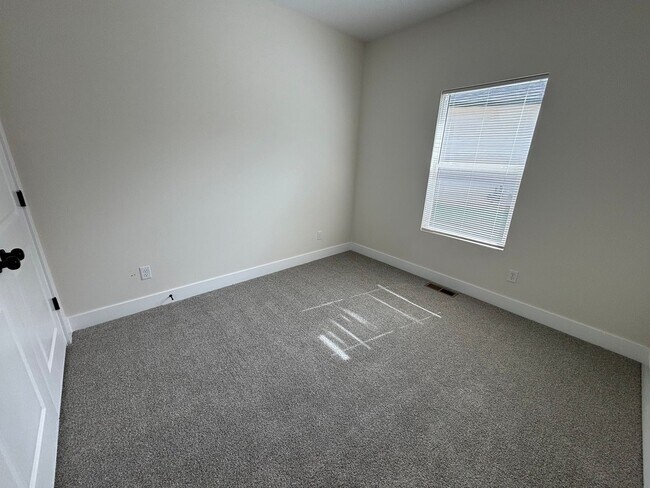 Building Photo - 5249/51 Chase