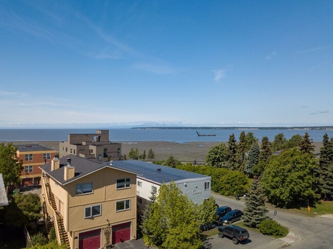 Building Photo - 617 N Street