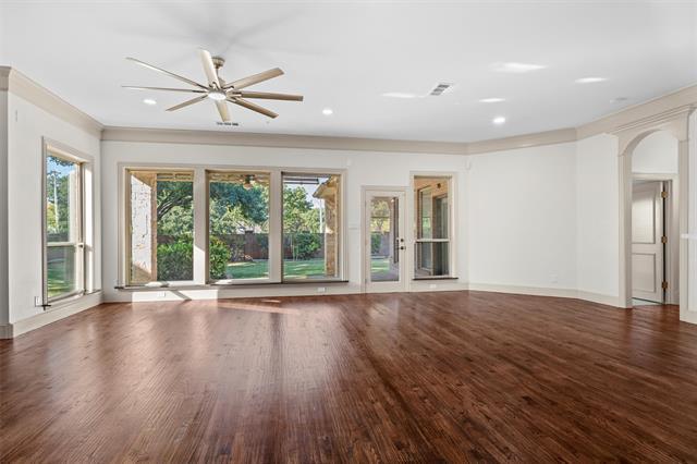 Building Photo - 1925 Manor Way Dr