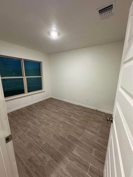 Building Photo - 901 Switchgrass Dr