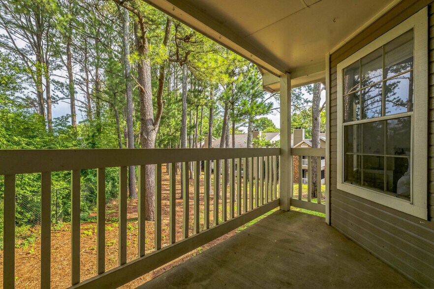 Building Photo - 3784 University Dr NW