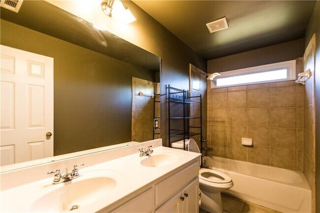 Building Photo - 8465 Bethel Ridge Ct