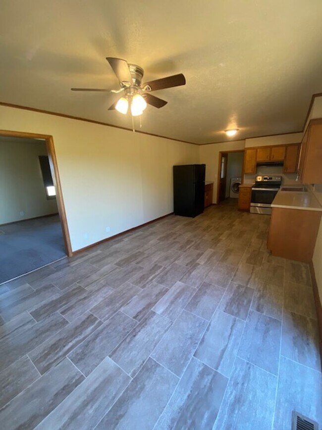 Building Photo - Nice 3 Bedroom Home In Lincoln!