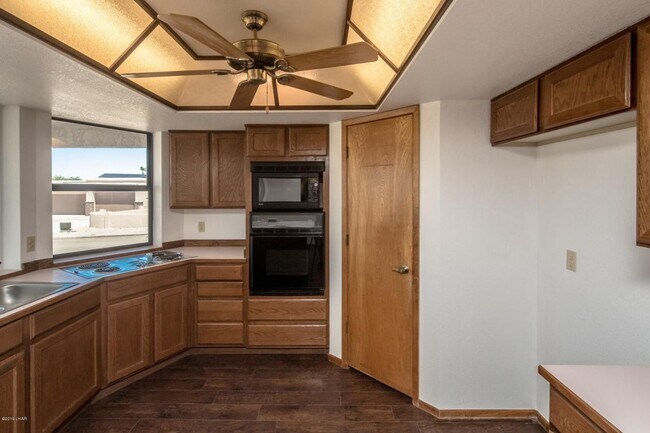 Building Photo - Unfurnished Long Term House! Price Adjustm...