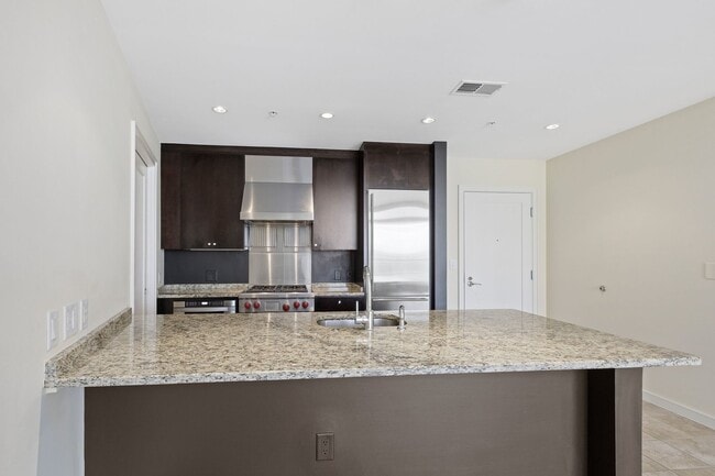 Building Photo - 10 Terminus Luxury 2 Bedroom Condo in Hear...