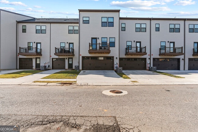 Building Photo - 205 Climbing Ivy Cir