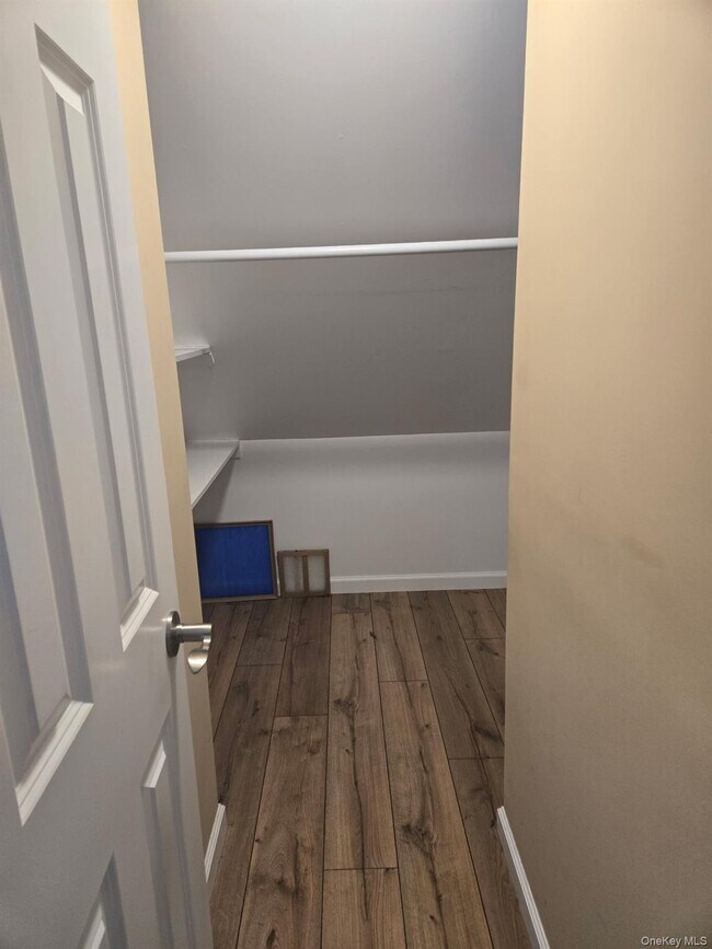 Building Photo - 128 Bayville Ave