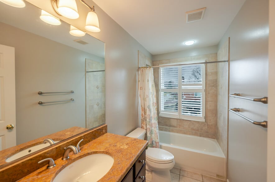 Building Photo - 5806 Flanders St