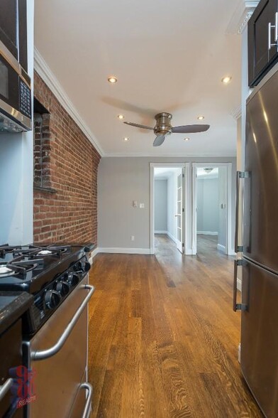 Building Photo - 437 W 53rd St