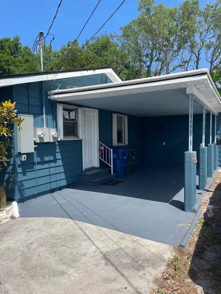 Building Photo - 810 8th Ave SW