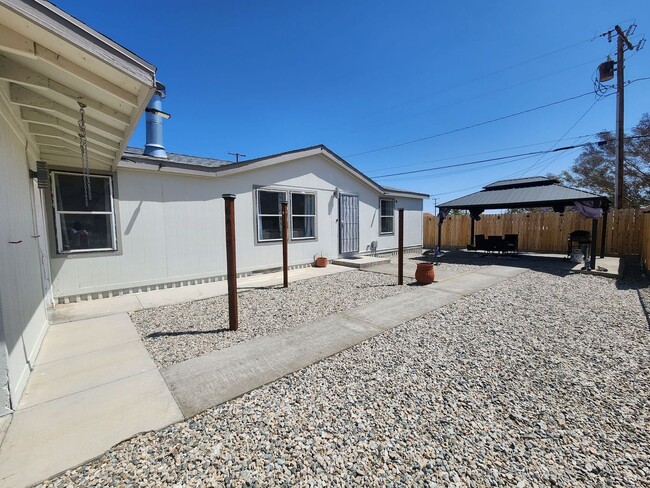 Building Photo - Fully Furnished 3 Bedroom Home