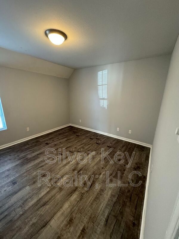 Building Photo - 236 Willow Creek Drive