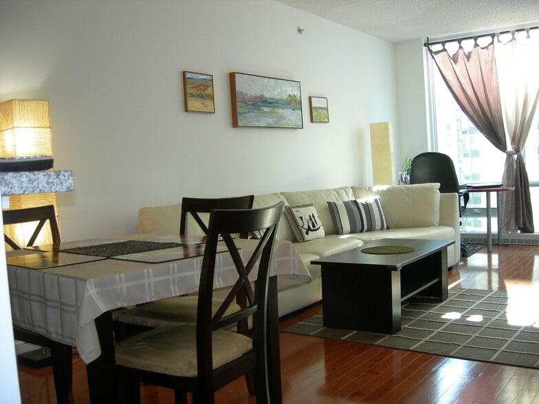 Building Photo - 20 Newport Pky