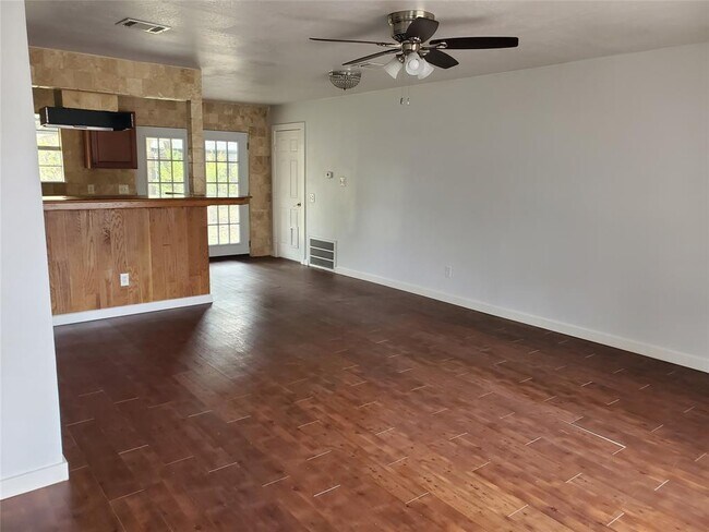 Building Photo - 807 Fernwood Cove