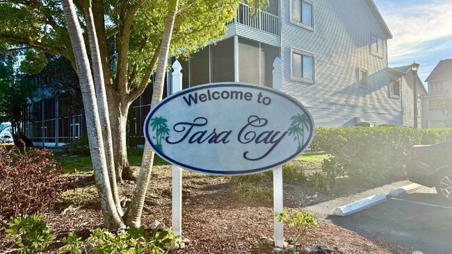 Building Photo - 9479 Tara Cay Ct