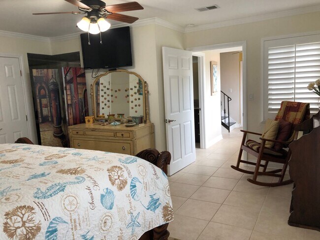 Building Photo - Relaxing Condo just steps away from the beach!