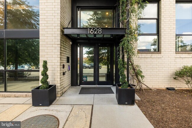 Building Photo - 1628 11th St NW