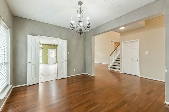 Building Photo - 8511 Cross Country Dr