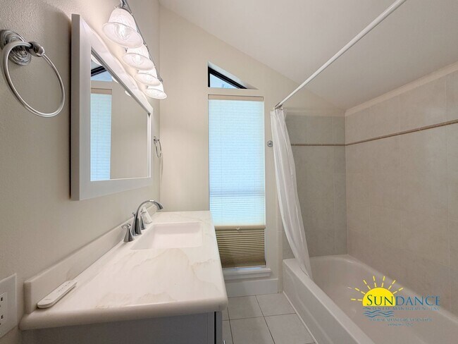 Building Photo - Waterfront 3 Bedroom Home Near E. John Sims Parkway in Niceville!