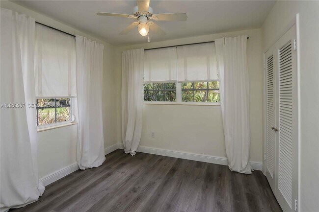 Building Photo - 8035 SW 63rd Pl