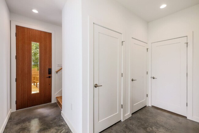 Building Photo - 2104 Columbia Cove