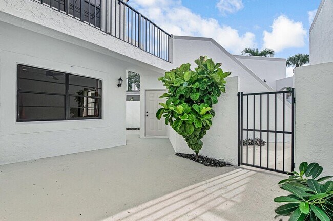 Building Photo - 6670 Villa Sonrisa Dr