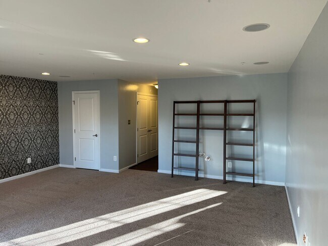 Building Photo - 927 Brechin Ln