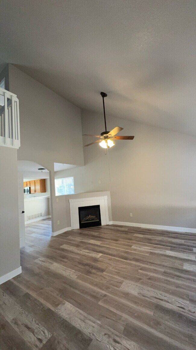 Building Photo - 4 bedroom - Montero
