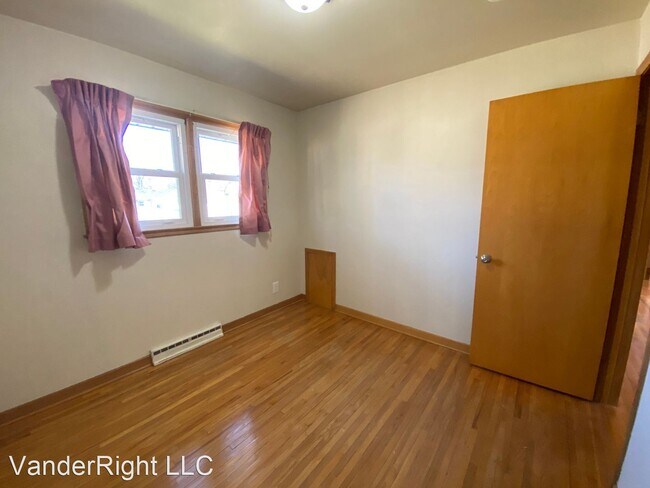 Building Photo - 3 br, 2 bath House - 2512 S Lyndale Ave