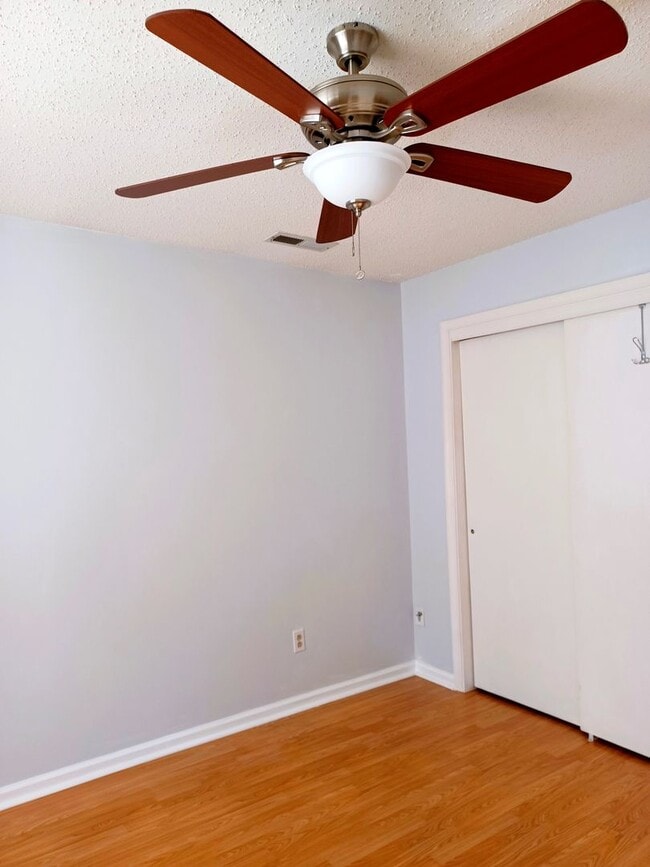 Building Photo - Glenwood