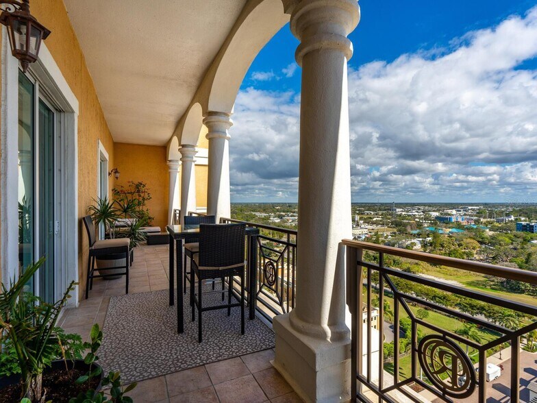 Building Photo - 750 N Tamiami Trl