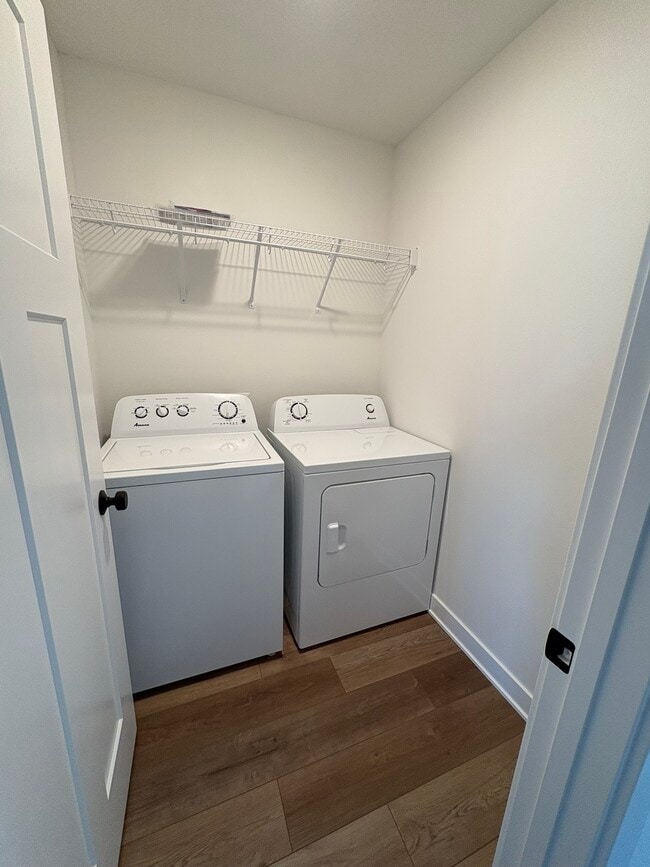 Building Photo - 230 Nw Waverly Dr