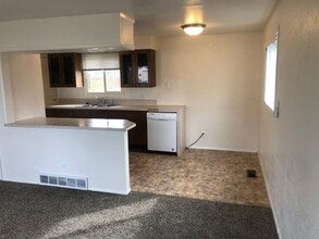 Building Photo - 3 bedroom 1 bath house