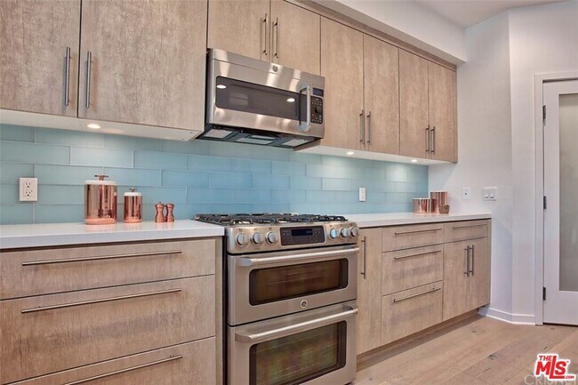 Building Photo - 4240 Laurel Canyon Blvd