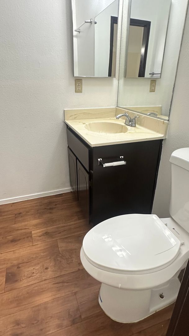 Building Photo - BEAUTIFUL 2 BEDS 1 1/2  BATHROOM APARTMENT