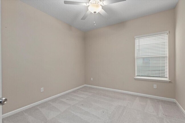 Building Photo - 1719 Amberly Dr
