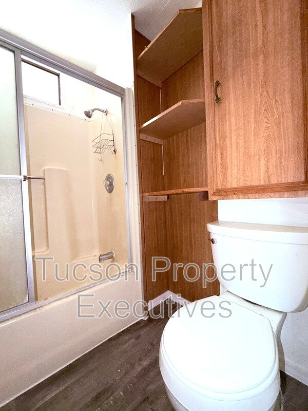 Building Photo - 4580 E Rex St