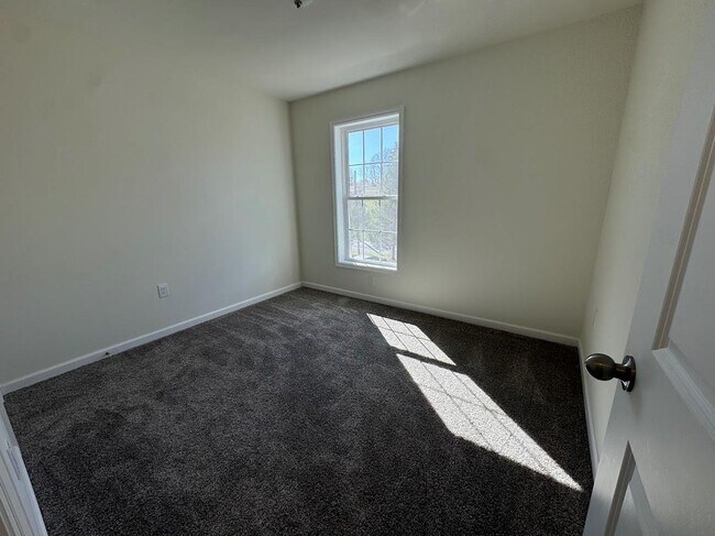 Building Photo - 2 Hudson Cir