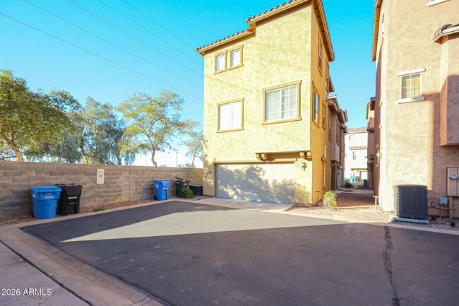 Building Photo - 2030 N 78th Glen