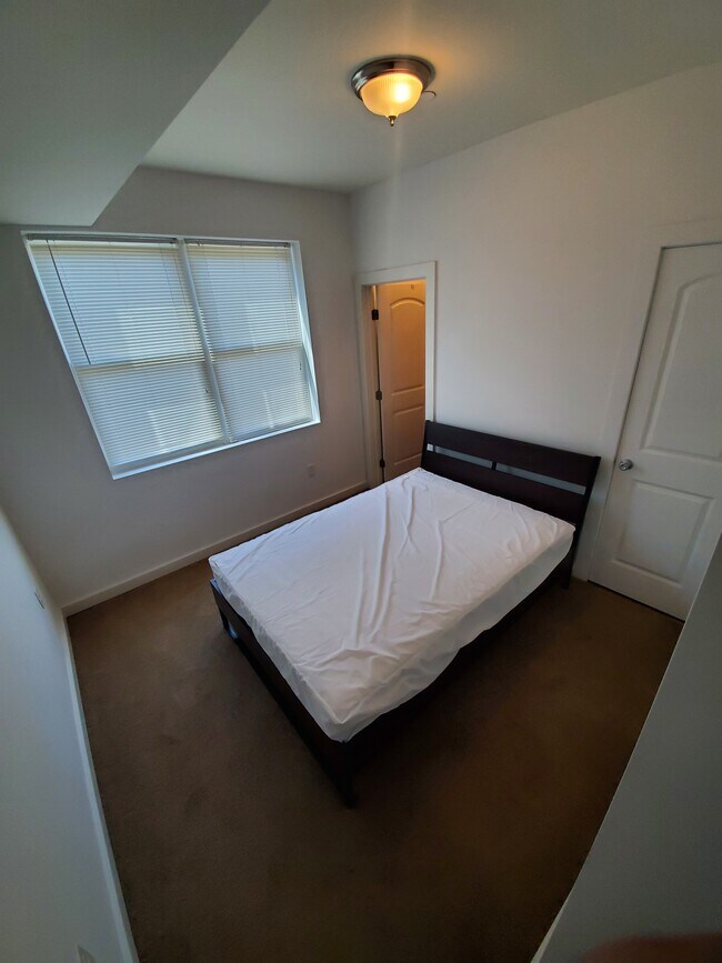 Building Photo - 1544 N Willington St