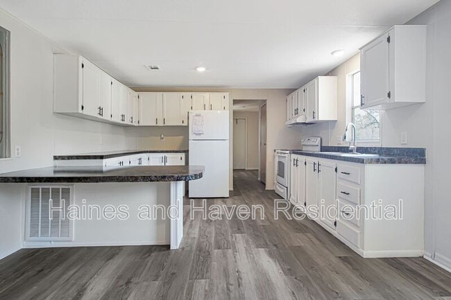 Building Photo - 322 Clearwater Lake Dr