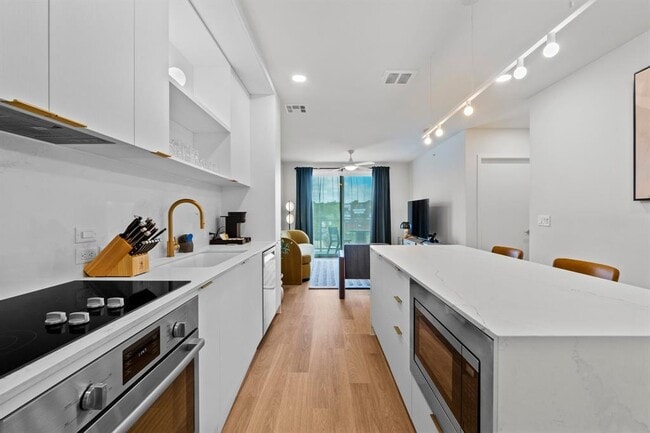 Building Photo - 2323 S Lamar Blvd