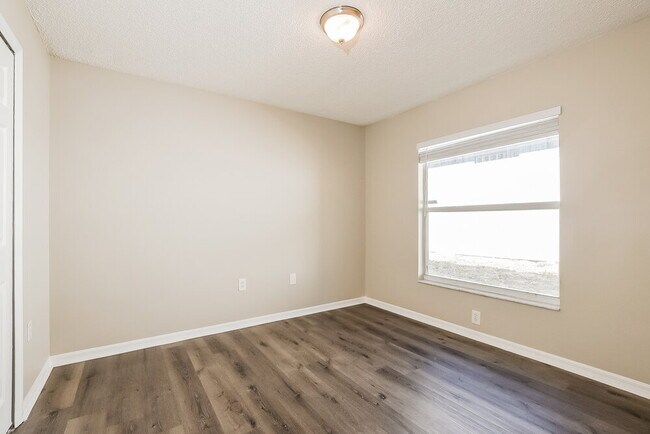 Building Photo - 25223 Ironwedge Dr