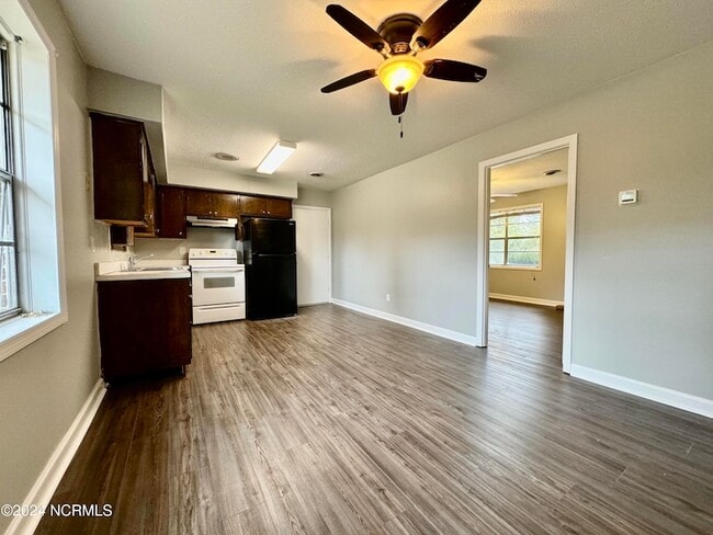 Building Photo - 526 W Thurman Rd