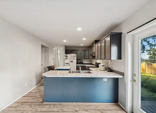 Building Photo - 1340 NW Redwing Dr